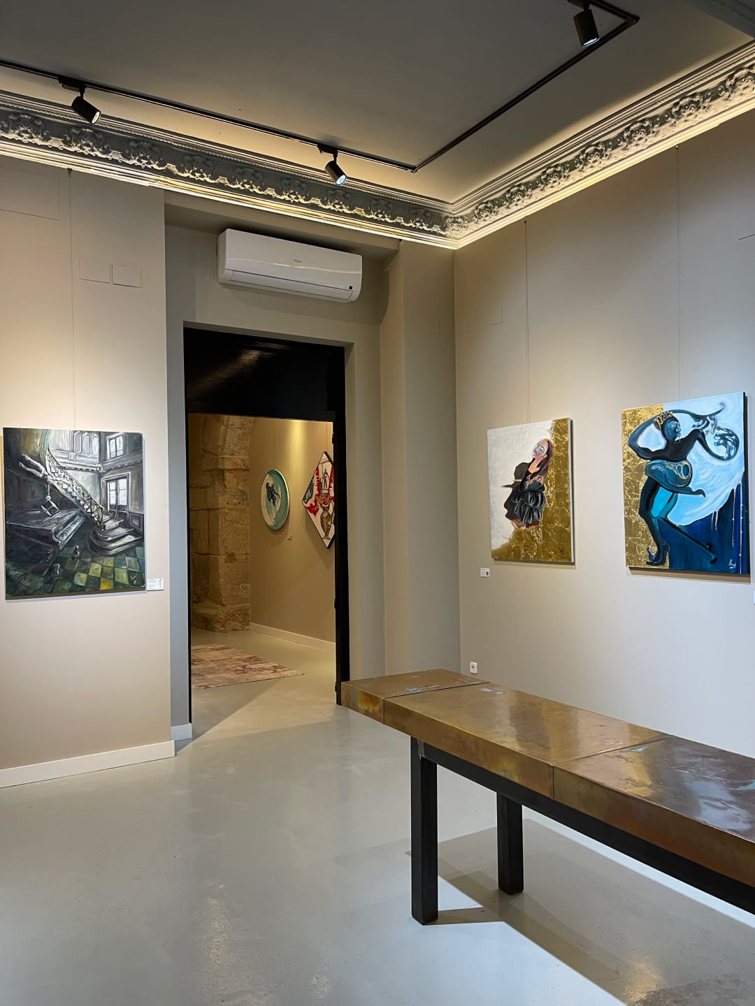 Exhibition image highlighting the international artistic context connected to Atenea